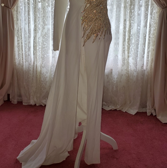 Elegant Suit - Picture 2 of 3